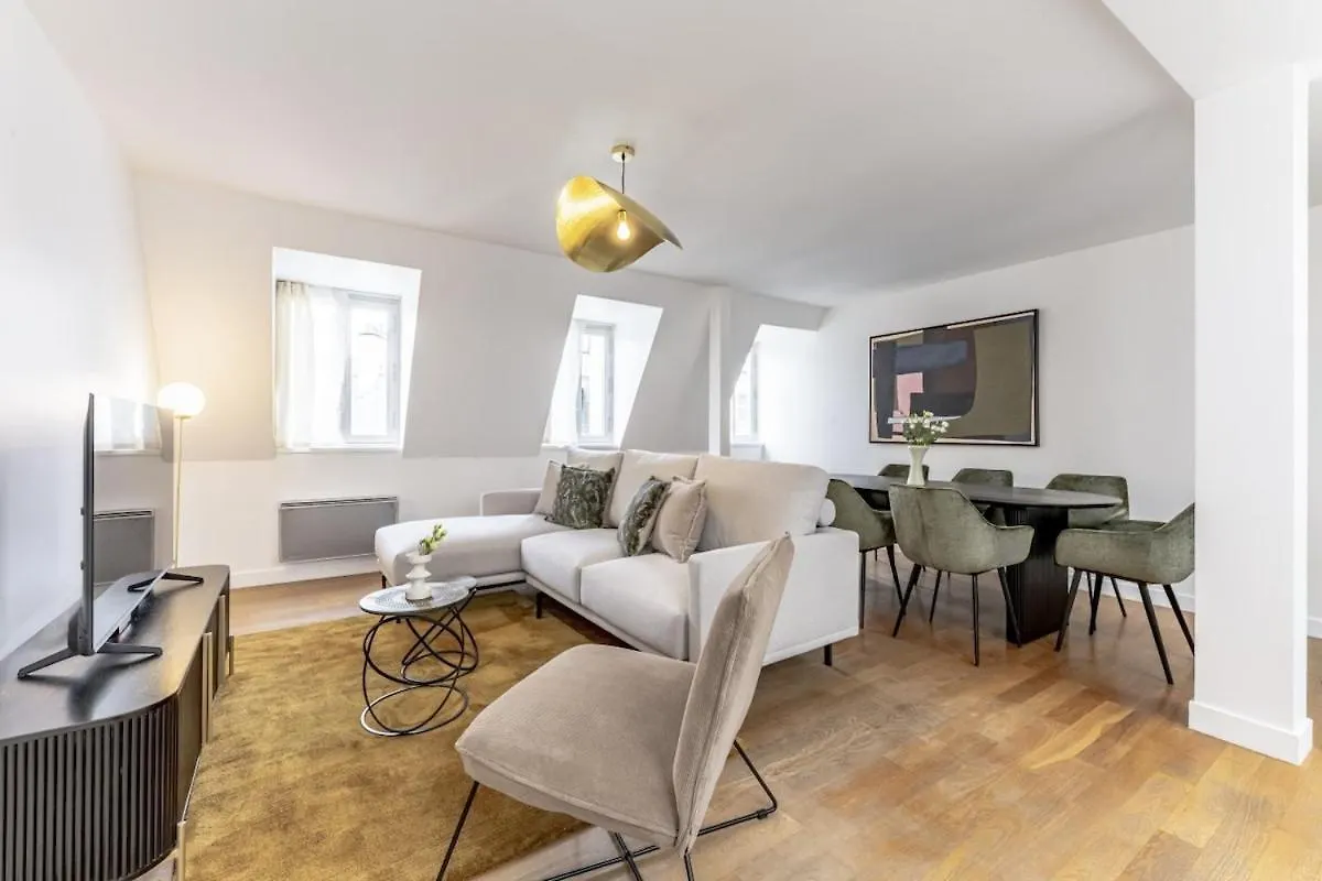 Amazing Apartment 4Bedrooms Champs Elysees Paris França